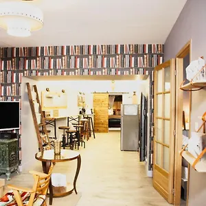 Appartement Le Bouquiniste, Centre Historique, Fibre, Ess, Rez-de-chaussee, Bedinshop, Romans-sur-Isère